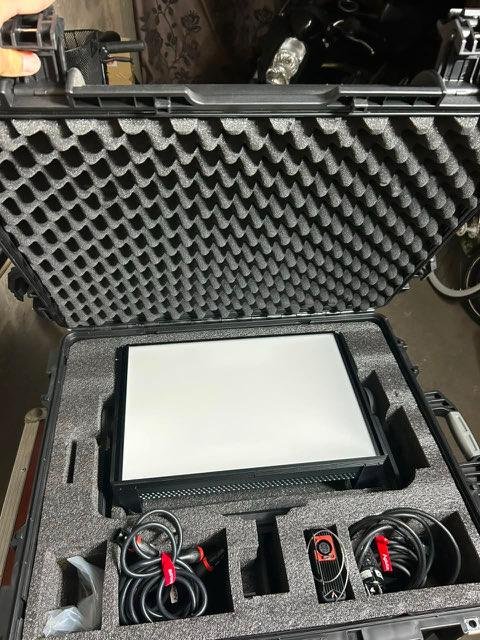Aputure P300C